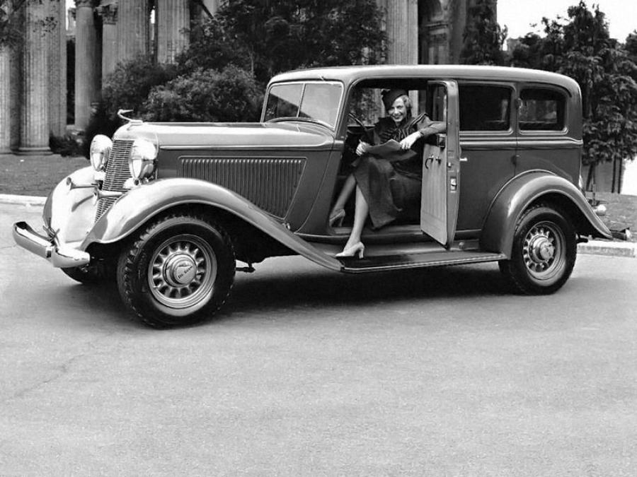  DeSoto Six Custom 4-Door Sedan (SD) 1933 года  (фото 1 из 1)